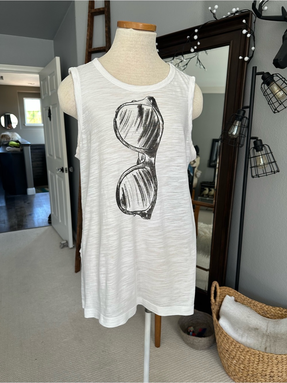 Banana Republic White Sleeveless Tank with Black Sunglasses Graphic, size large